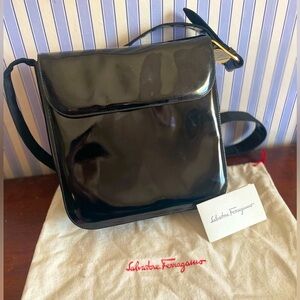 Salvatore Ferragamo patent leather shoulder bag EUC